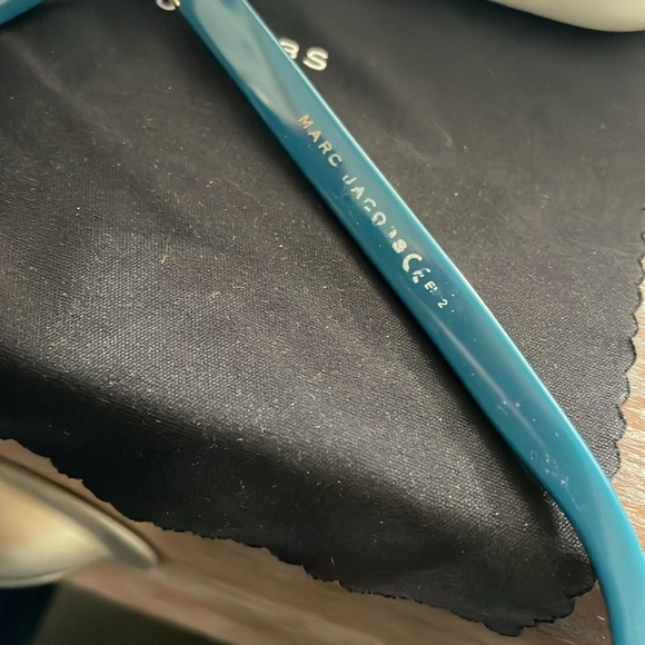 Marc Jacobs 336s teal cateye sunglasses with logo case and cloth main image 4